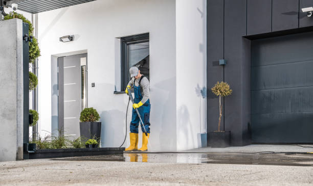 Best Animal Enclosure Cleaning  in Evendale, OH